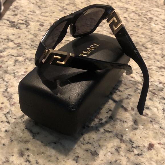 Men’s Versace Polarized Sunglasses - Picture 2 of 10